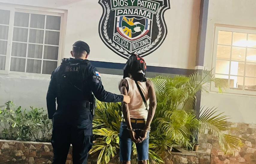 ML | Una persona aprehendida durante un operativo de la Policía Nacional.