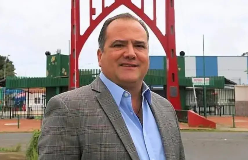 Se entrega el representante de David Cabecera investigado por peculado