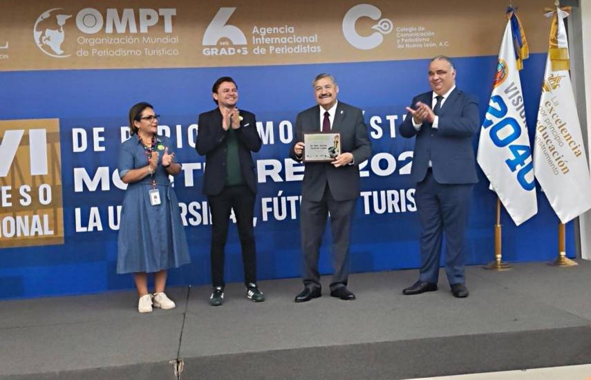 El rector de la UANL es reconocido como Embajador del Turismo en la clausura del Congreso Internacional