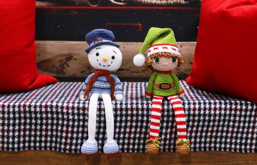 Flores y muñecos tejidos, las creaciones únicas que impulsaron emprendimiento