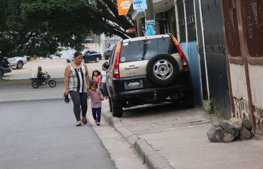 ATTT aclara que la Alcaldía de Panamá tiene competencia para sancionar vehículos que obstruyan la servidumbre pública