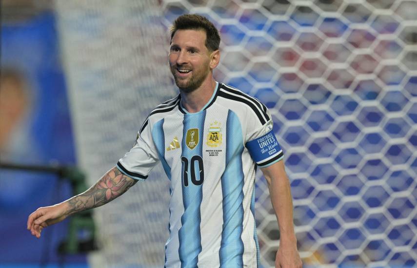 Con triplete histórico de Messi, Argentina gana 3-0 a Argelia en su debut en Mundial