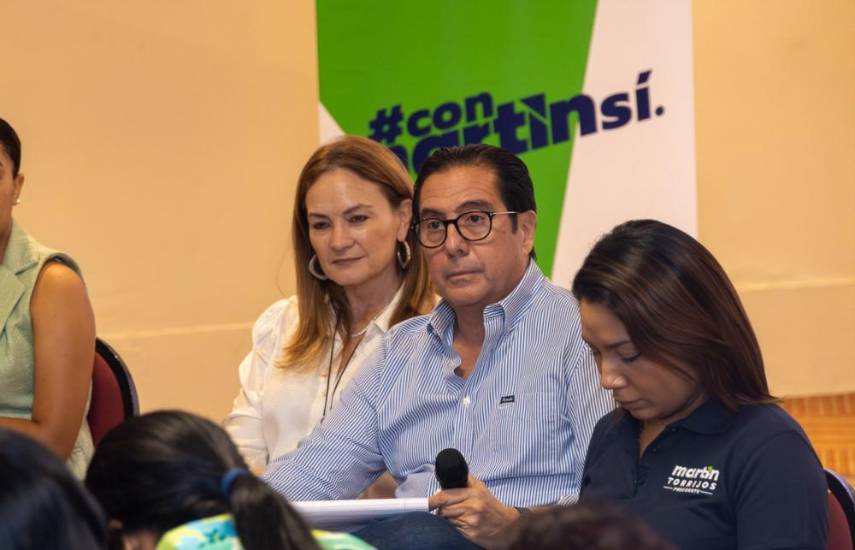 Torrijos agradece el apoyo integral de su esposa Vivian de Torrijos