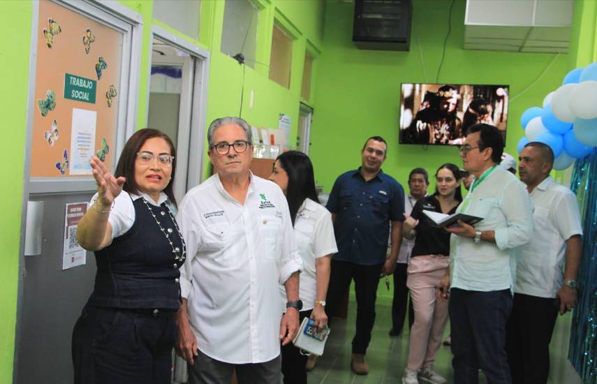 Ministro de Salud visita Colón para evaluar centros y proyecta unificar servicios en el antiguo hospital Manuel Amador Guerrero