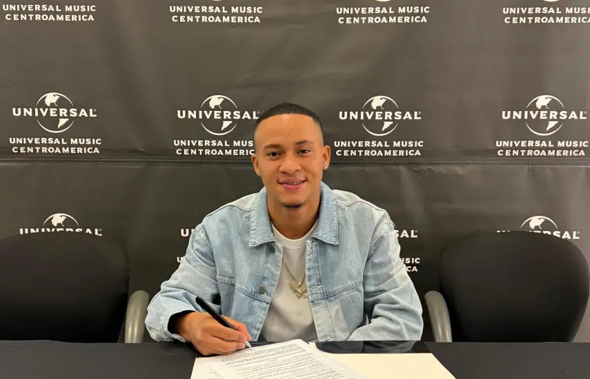 ¡Astronazzy da el gran salto! El artista panameño firma con Universal Music