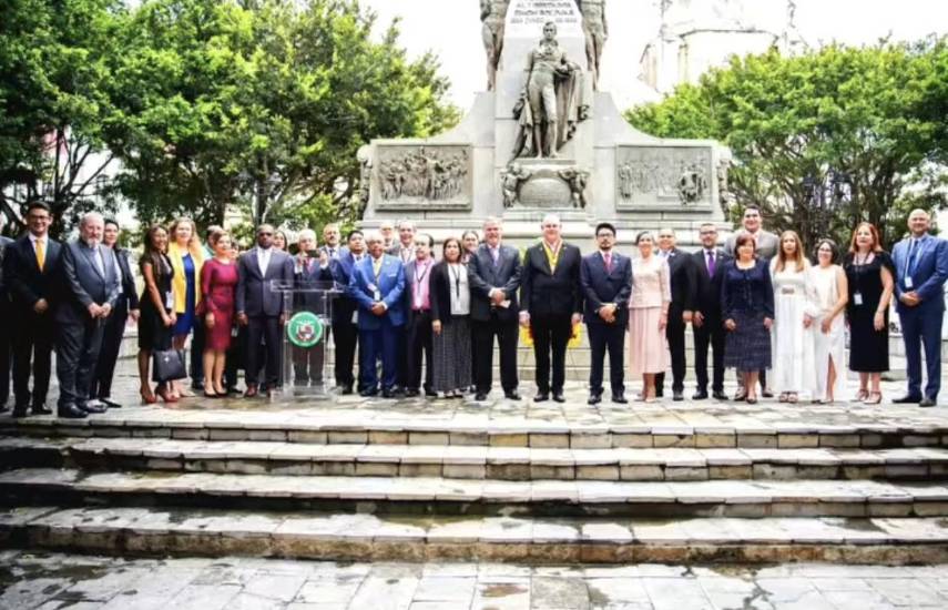 Panamá conmemora el bicentenario del Congreso Anfictiónico en la Plaza Bolívar