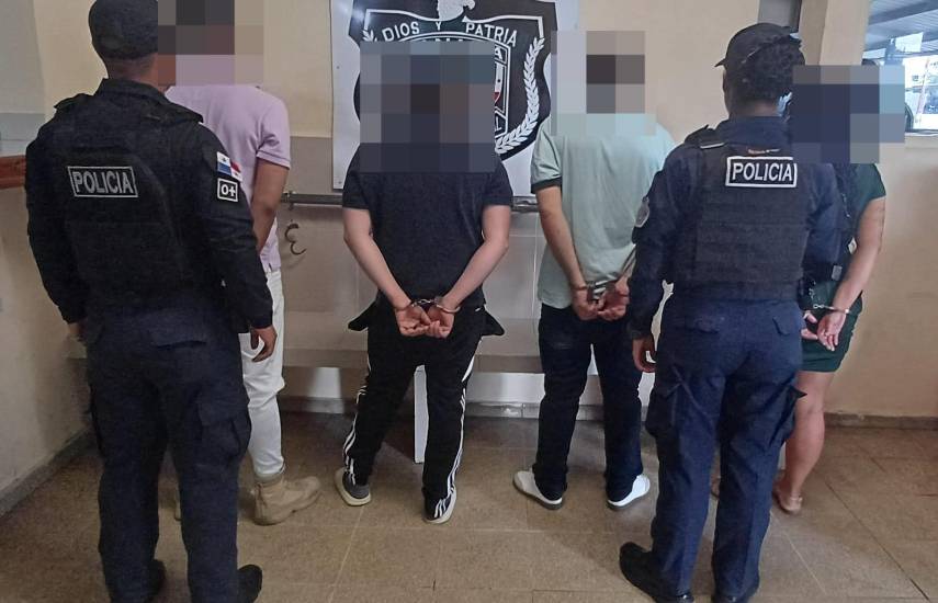 Cuatro aprehendidos y presunta droga decomisada en Santa María