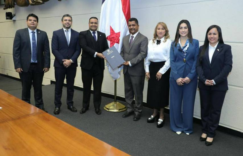 Ratifican a cinco nuevas autoridades