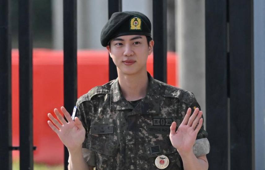 Jin, estrella de BTS concluye servicio militar en Corea del Sur