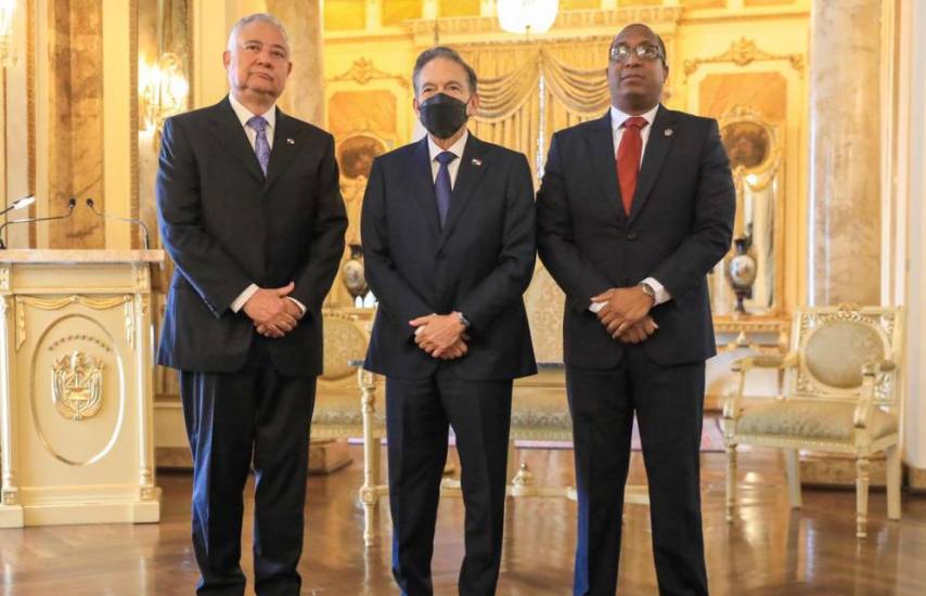 ML | El ministro de la Presidencia encargado Carlos García, el presidente Laurentino Cortizo y el procurador Javier Caraballo.