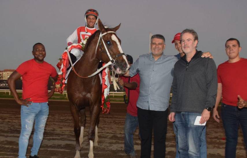 “Silencio Criminal” ganó el Clásico Navidad en el Hipódromo Presidente Remón