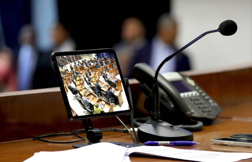 EDITORIAL : El debate está en la mesa