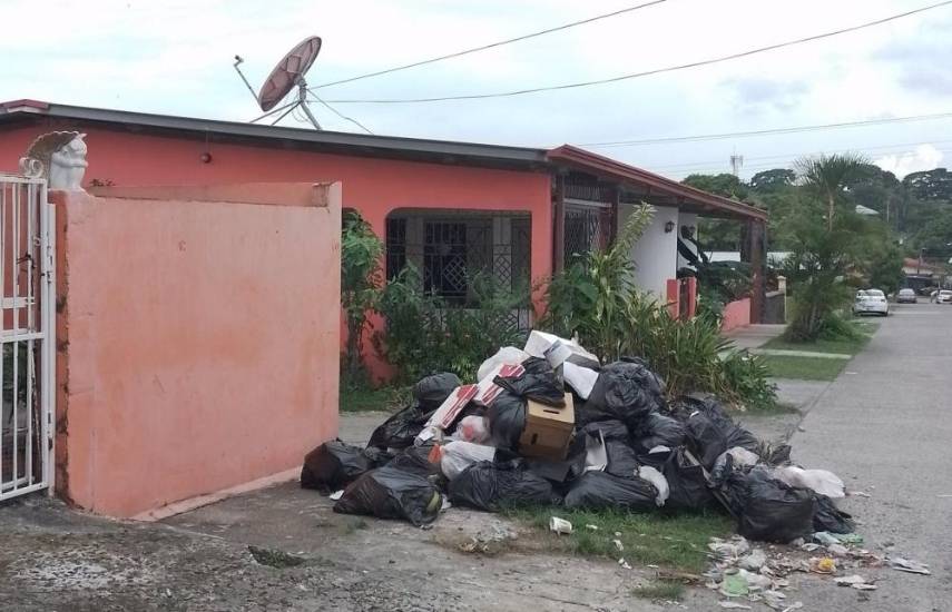 Recolección de basura paralizada en San Miguelito, por quejas de ...