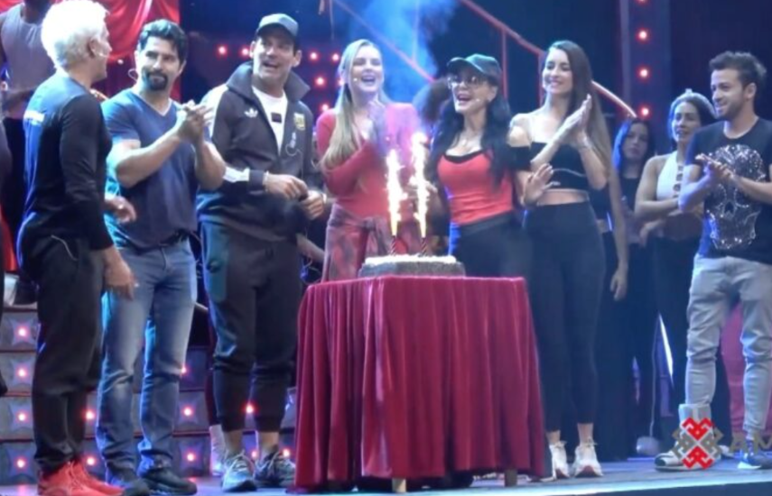 Celebran a Cristián de la Fuente por su cumpleaños 52 durante función de “Perfume de Gardenia”