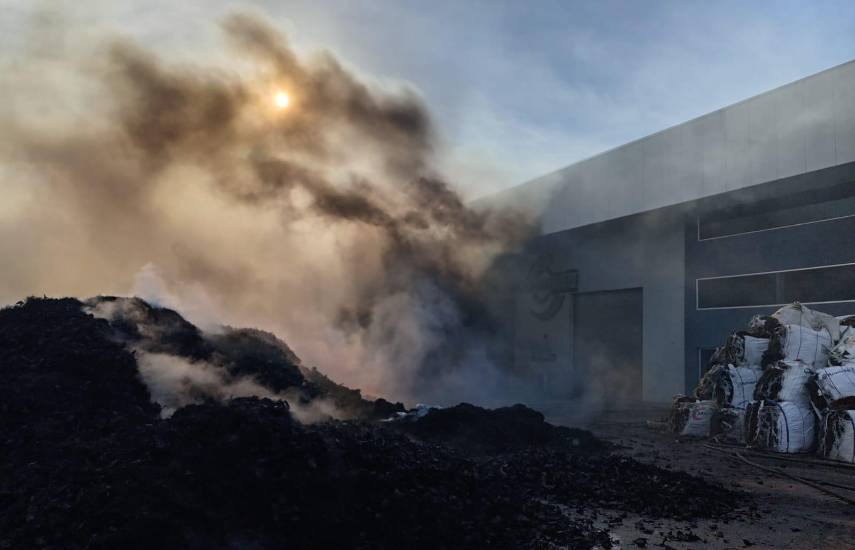 Bomberos controlan incendio en Pacora tras nueve horas de labores