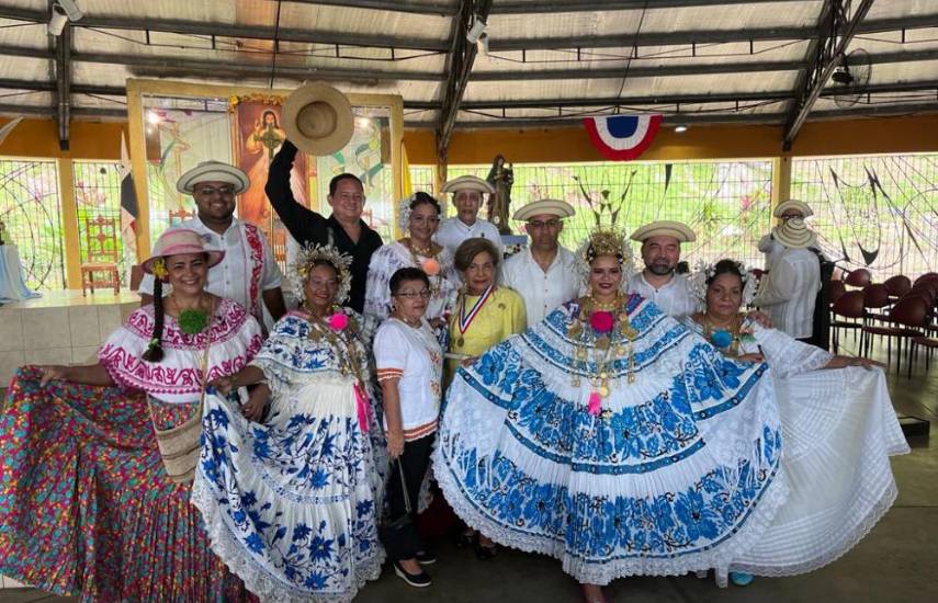 Diputada Mayín Correa recibe la medalla Rufina Alfaro