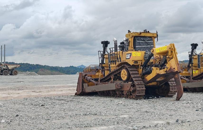 ML | Un tractor utilizado en las labores de extracción y movimiento de material en la actividad minera.