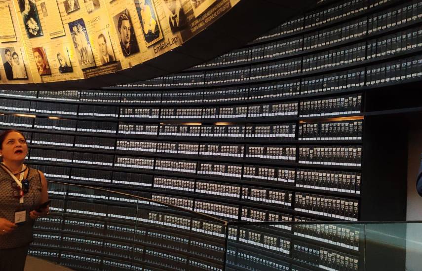 Memoria de piedra y dolor: Un viaje al corazón de Yad Vashem