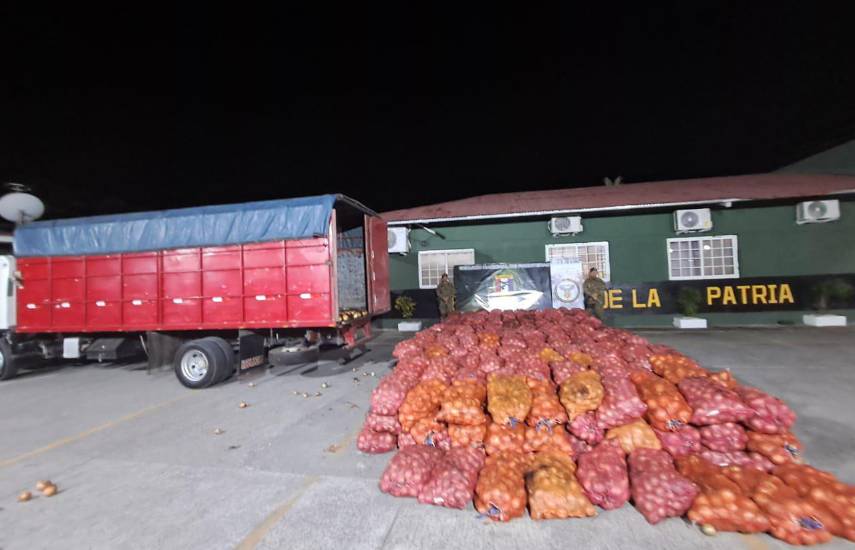 El Senafront decomisa cerca de 400 sacos de cebolla sin documentación en Paso Canoas