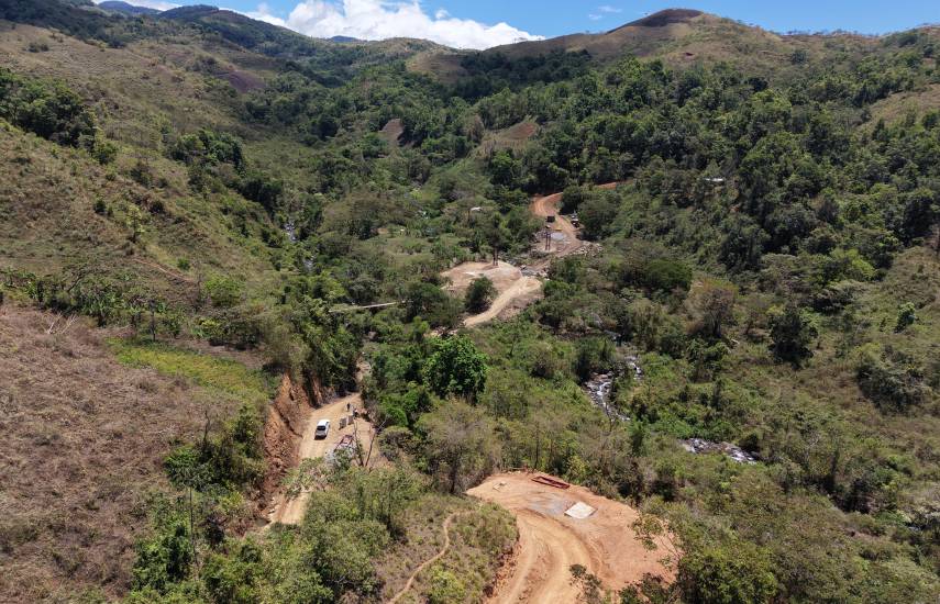 La construcción de puentes zarzo beneficia a más de 17 mil estudiantes