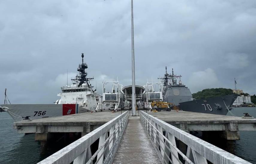 Dos impresionantes buques en Panamá