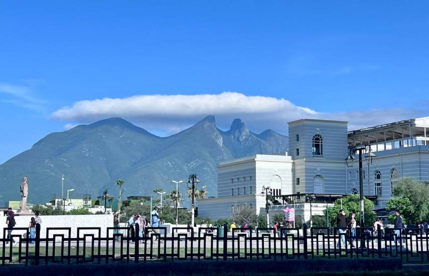 $!OMPT | Vista del Cerro de la Silla es el ícono más importante e imponente de la ciudad de Monterrey.