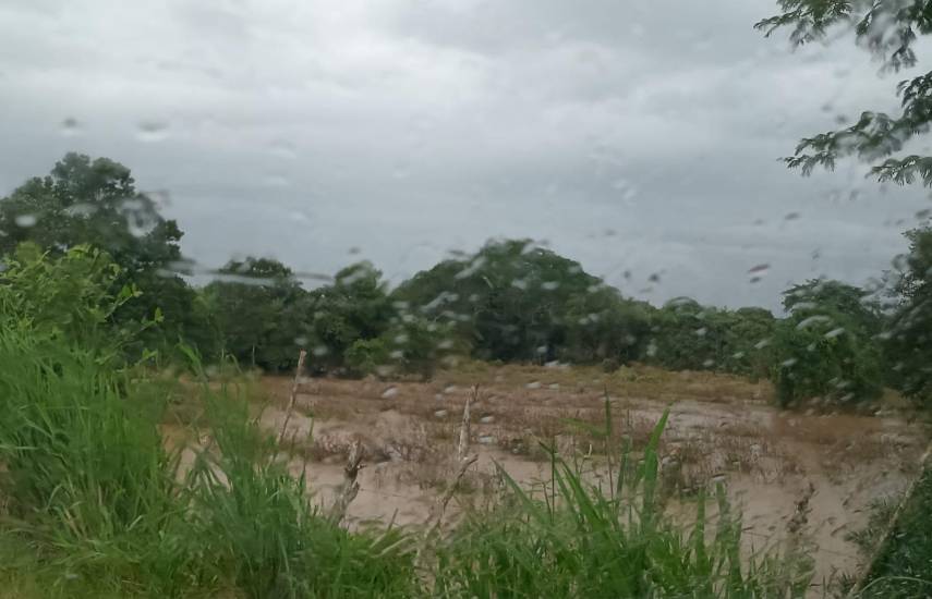 El río Parita se sale de su cauce tras las lluvias