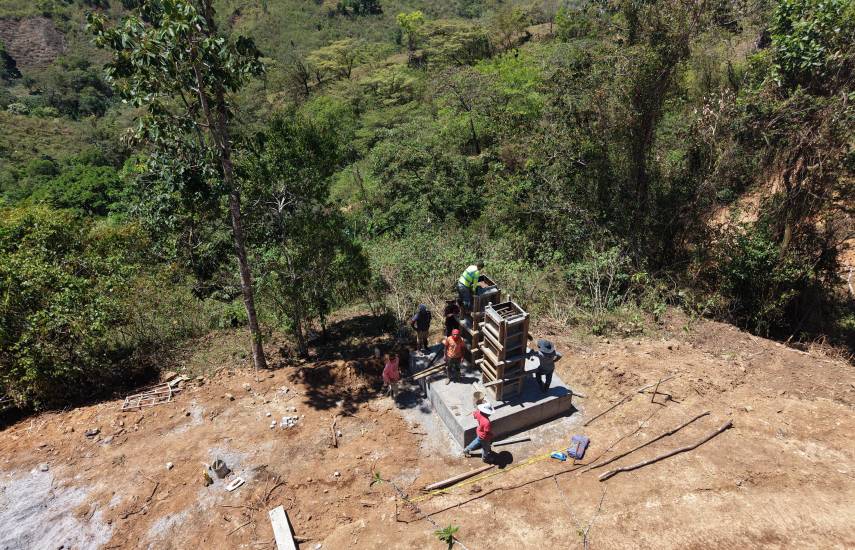 La construcción de puentes zarzo beneficia a más de 17 mil estudiantes