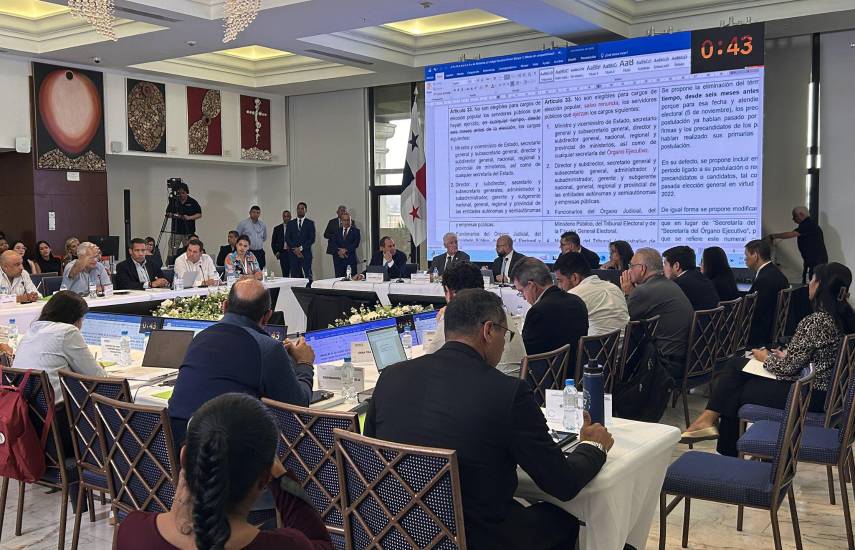Debate por futuro de la Comisión de Reformas Electorales