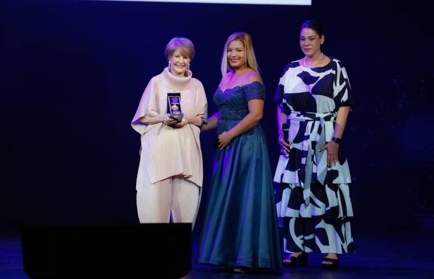 Distinguen a personalidades por su respaldo al Plan Libertad