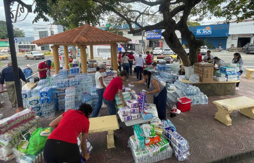 Santeños cambian la fiesta y carretas por la solidaridad