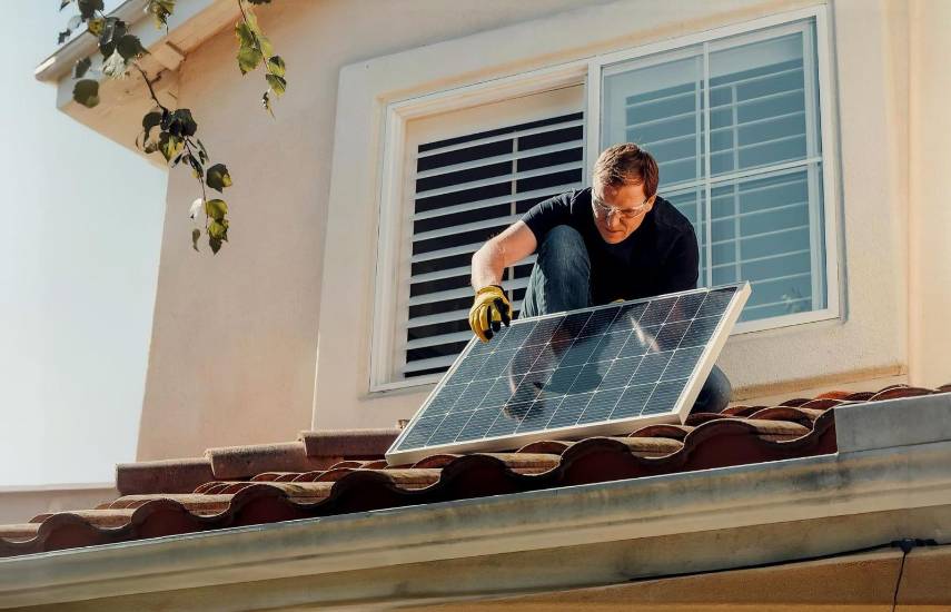 Paneles solares prometen ahorrar energía en las casas