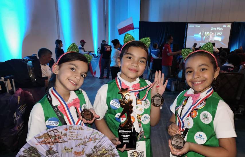 El equipo Asimov Juliet, del colegio Visión del Saber.