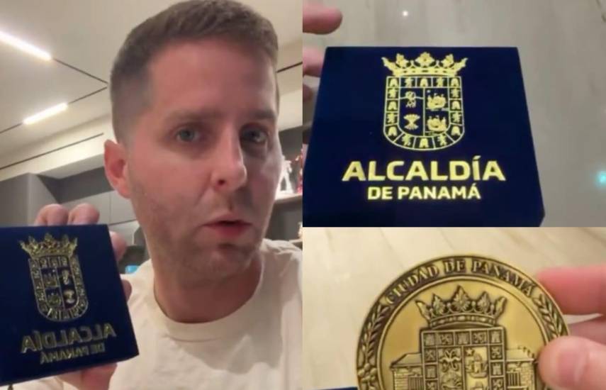 Alcalde presenta moneda conmemorativa de la ciudad financiada con sus recursos