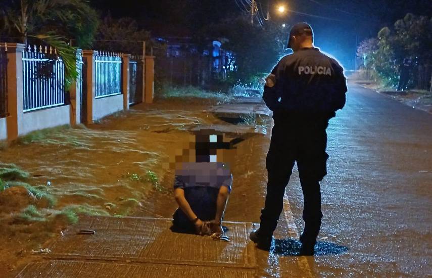 Aprehenden a sujeto armado durante operativo policial en Aguadulce