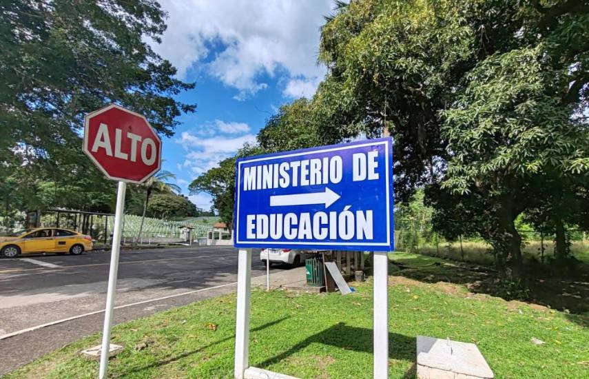 Meduca defiende licitación pública para reducir costos de internet escolar