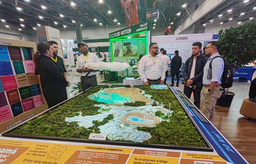 ML | Personas conocen la maqueta sobre el proyecto Cobre Panamá.