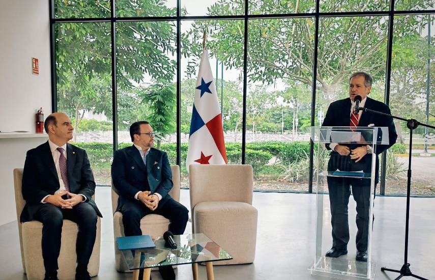 Los ministros Felipe Chapman, Julio Moltó y Juan Carlos Navarro.