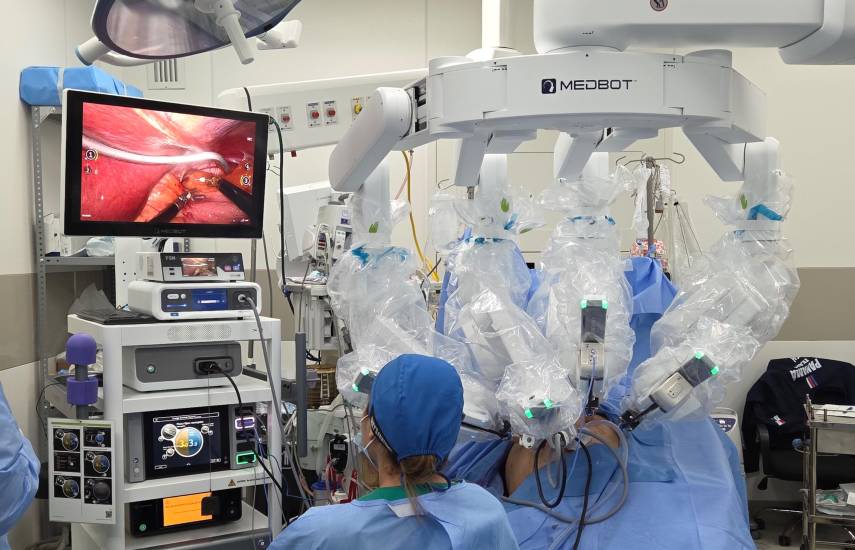 Cirugía de alta complejidad avanza con tecnología robótica en Chiriquí