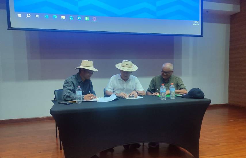 Issac Pimentel y Santiago Jacome ganan concursos municipales de décima y poesía