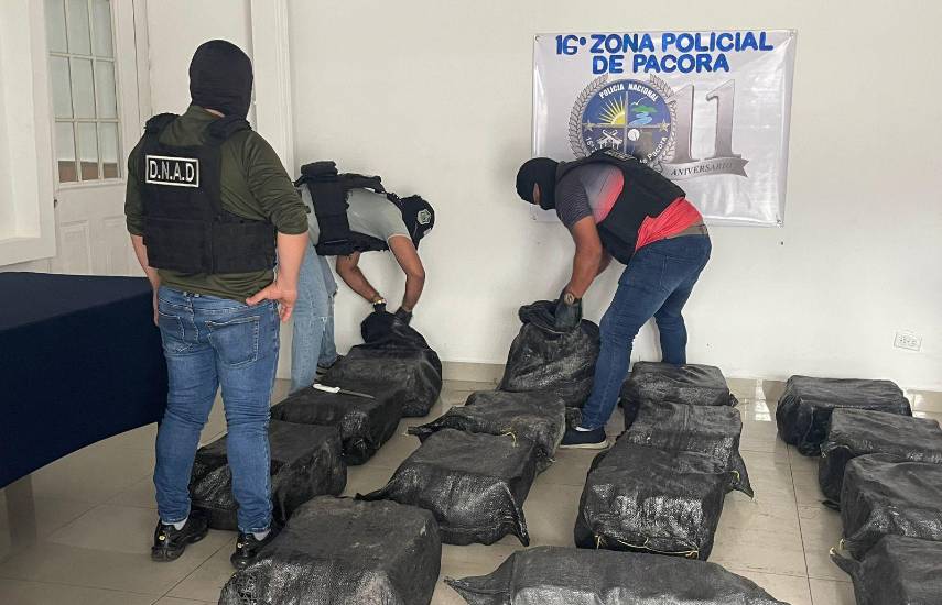 ML | Paquetes coon presunta droga decomisada.