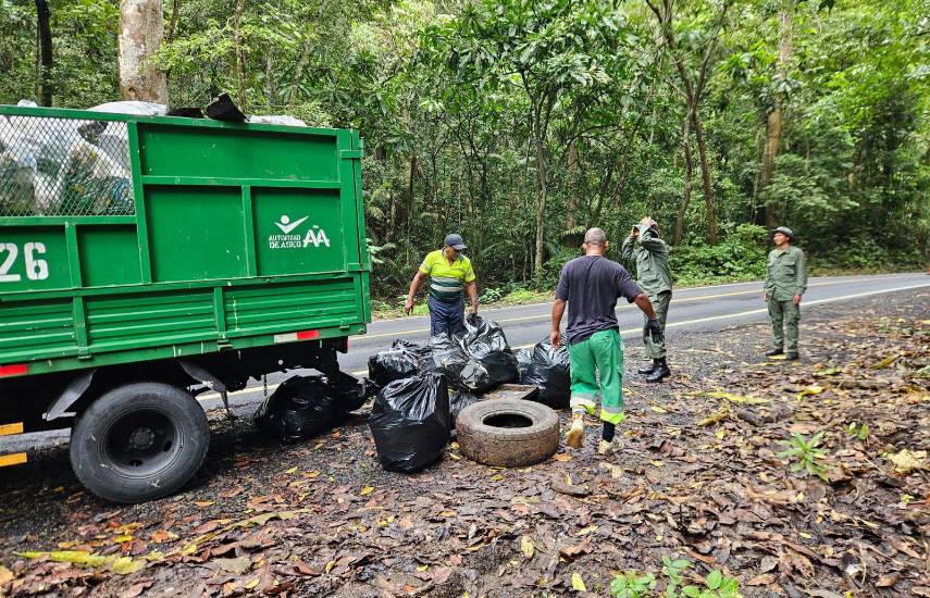El Ministerio de Ambiente realiza jornada de limpieza en el Parque Nacional Soberanía
