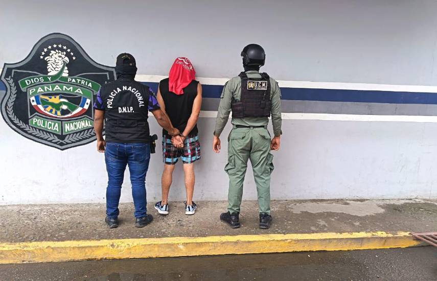 Policía Nacional incauta fusil y presuntas sustancias ilícitas durante operativo en Bocas del Toro