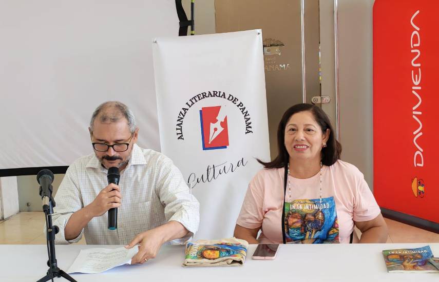 “En la intimidad”, una obra de poesía que sana