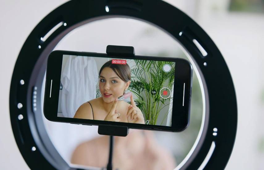 Ley para regular la publicidad en redes sociales genera debate