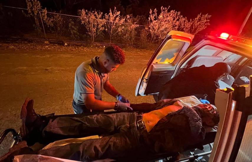 Equipos de emergencias atienden a dos personas heridas por arma blanca en Veraguas, una falleció