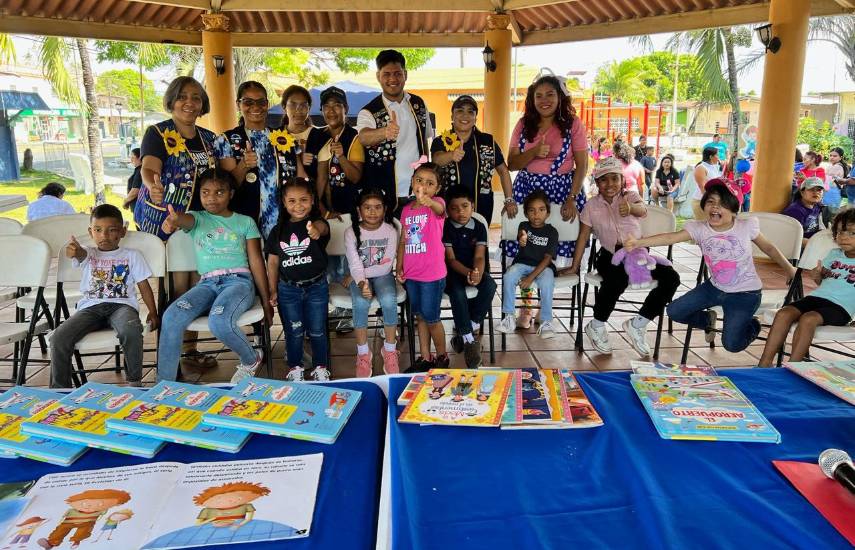 Farid Batha Bhiku impulsa la educación y el servicio social