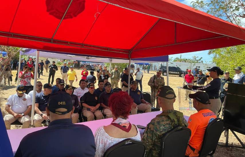 Cuerpos de seguridad y rescate realizan un simulacro de alta complejidad con incendios y accidente aéreo