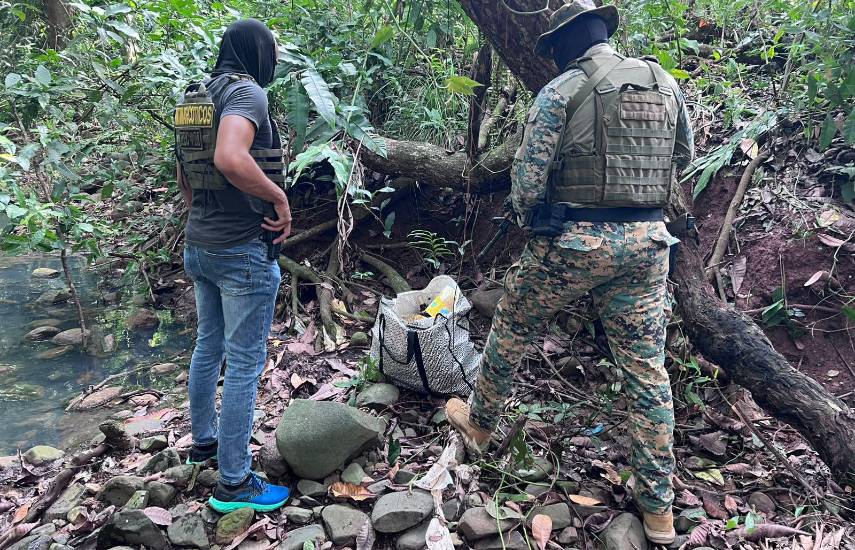 Senafront incauta presunta droga, celulares y equipos electrónicos cerca de La Joyita