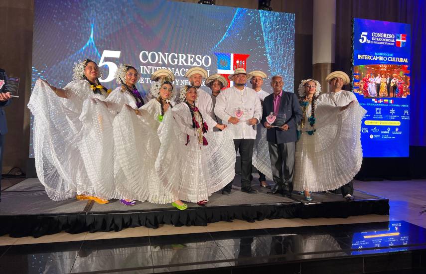 Carlos Del Cid promueve el folklore en Boquete